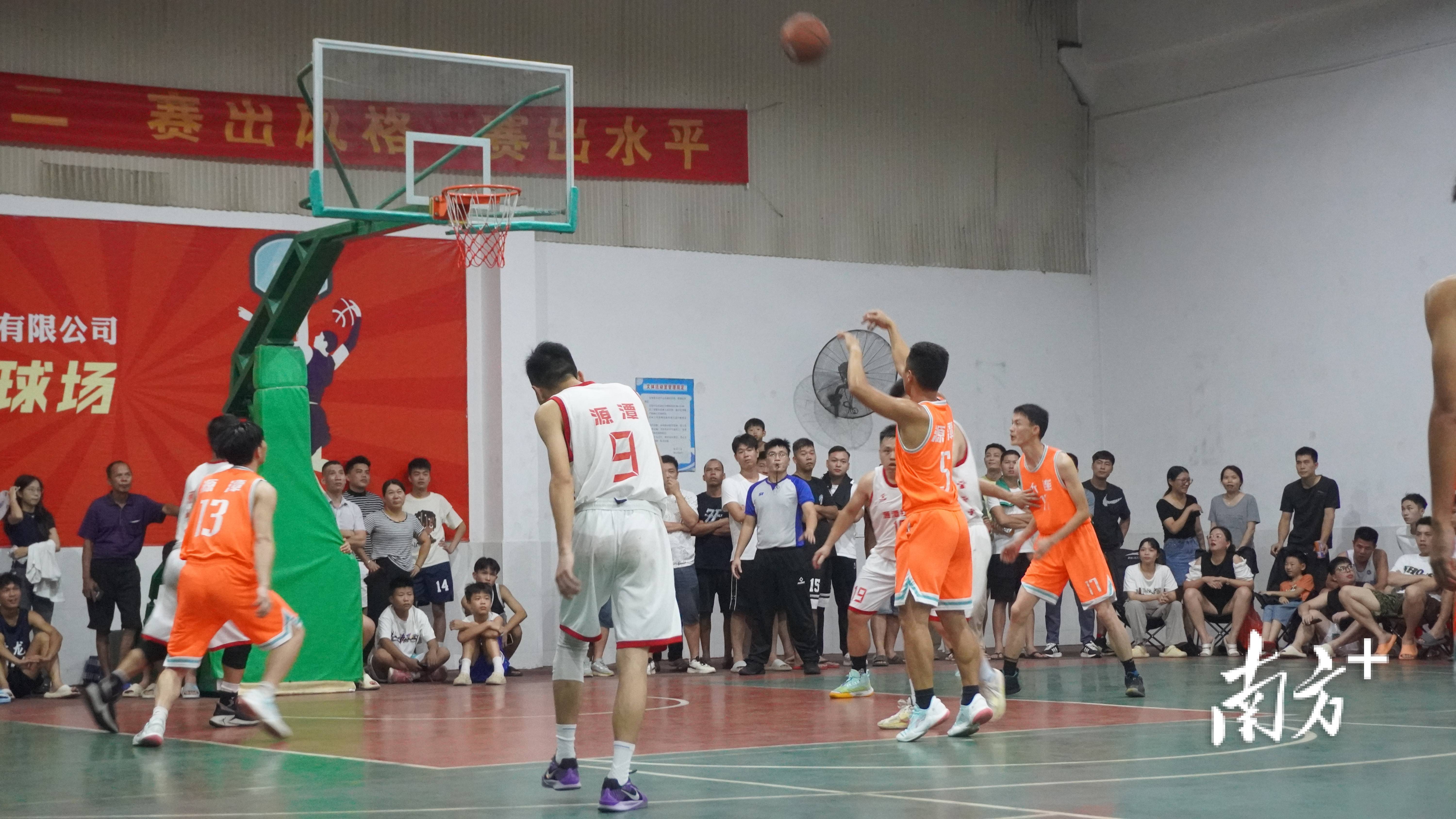 篮球热血对决球场上演，无人可挡