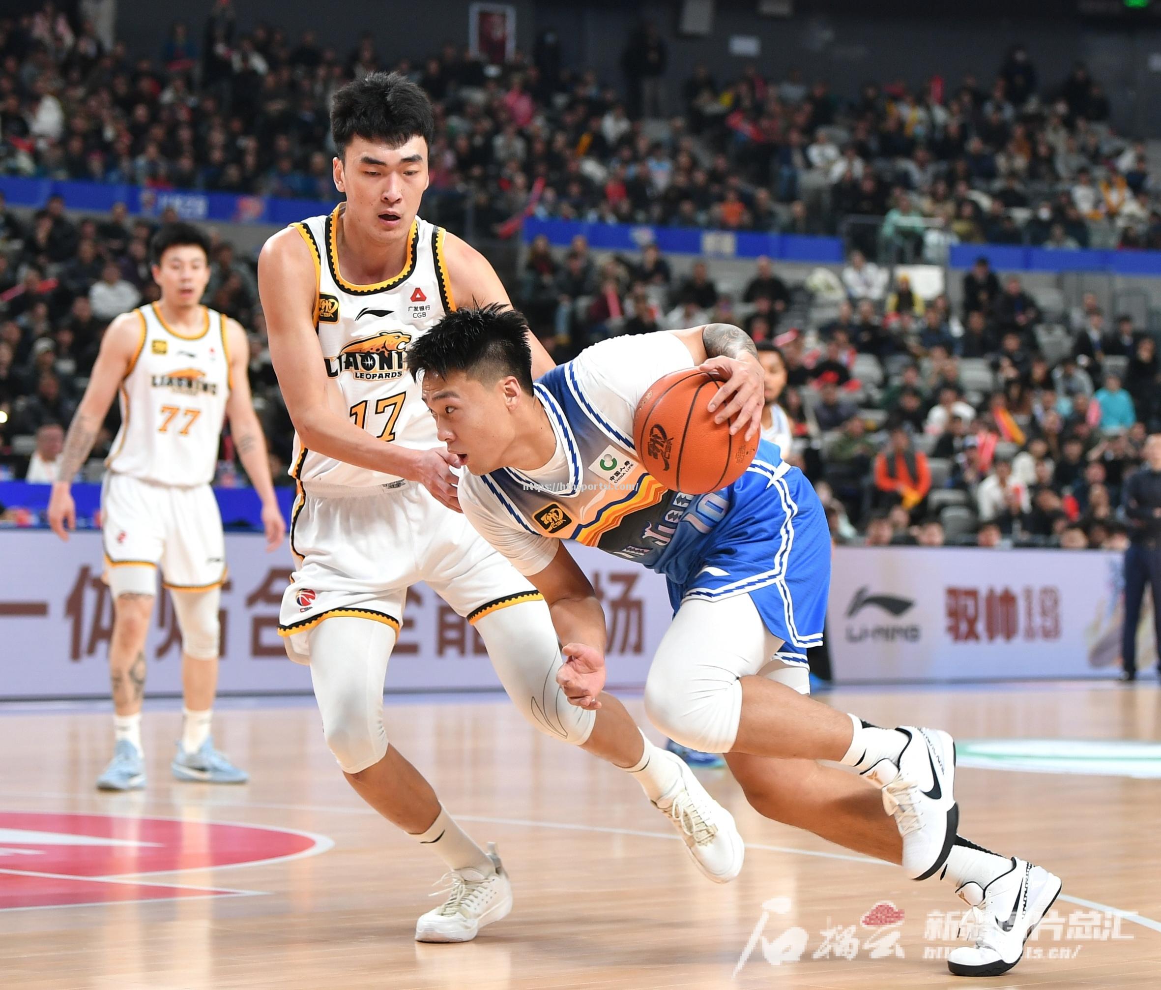 新疆男篮凭借强大实力逆转击败广厦